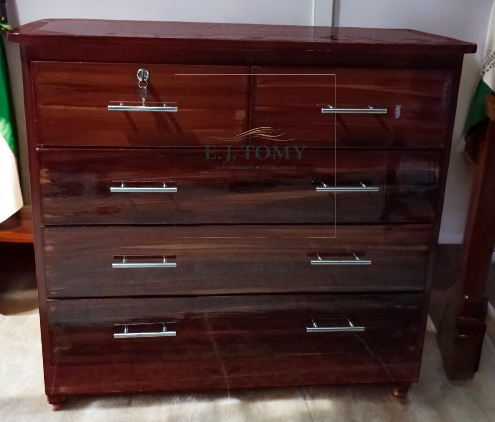 Cómoda de Madera con Cerradura