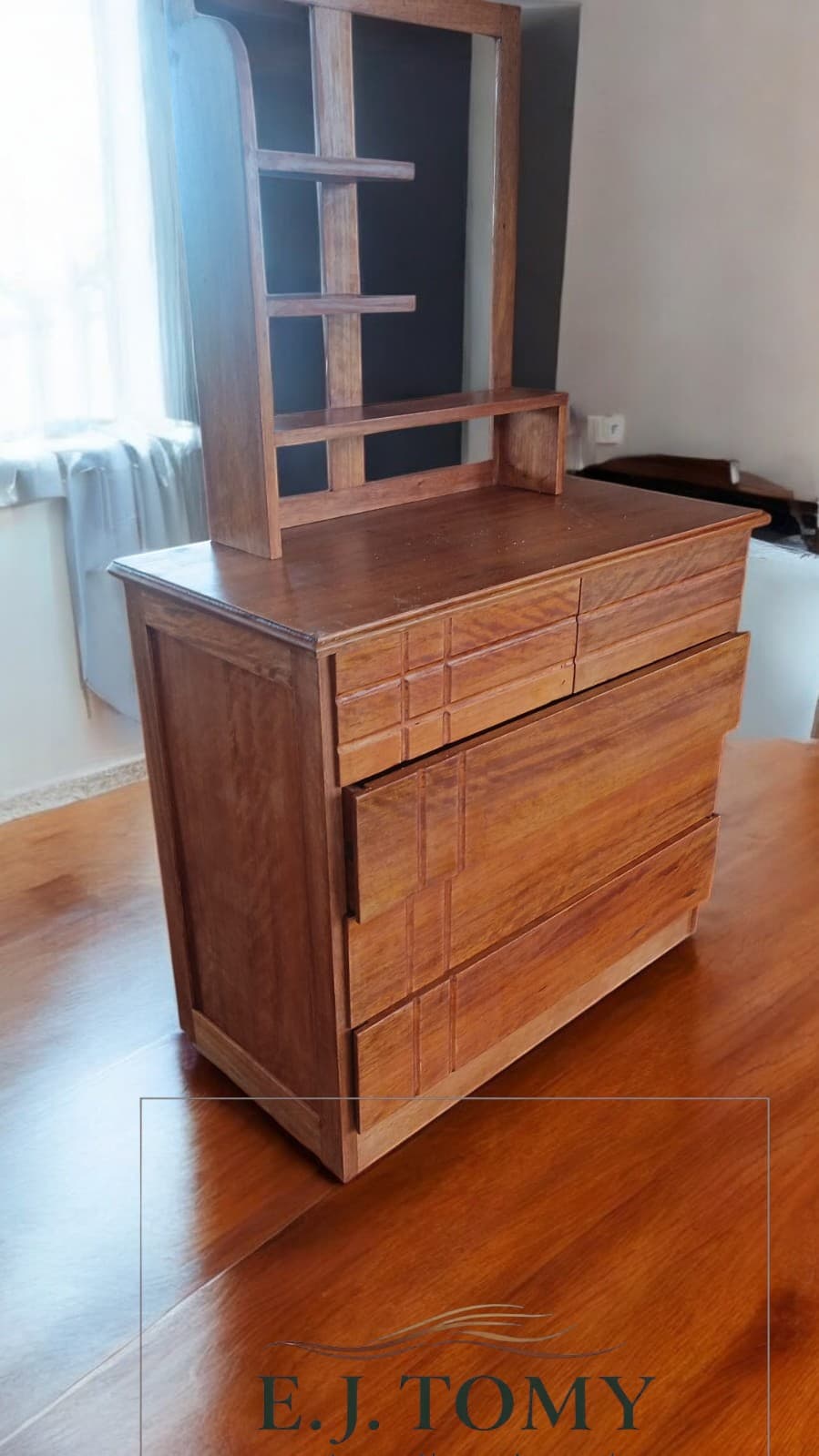 Cómoda de Madera Tornillo con Estantería Integrada