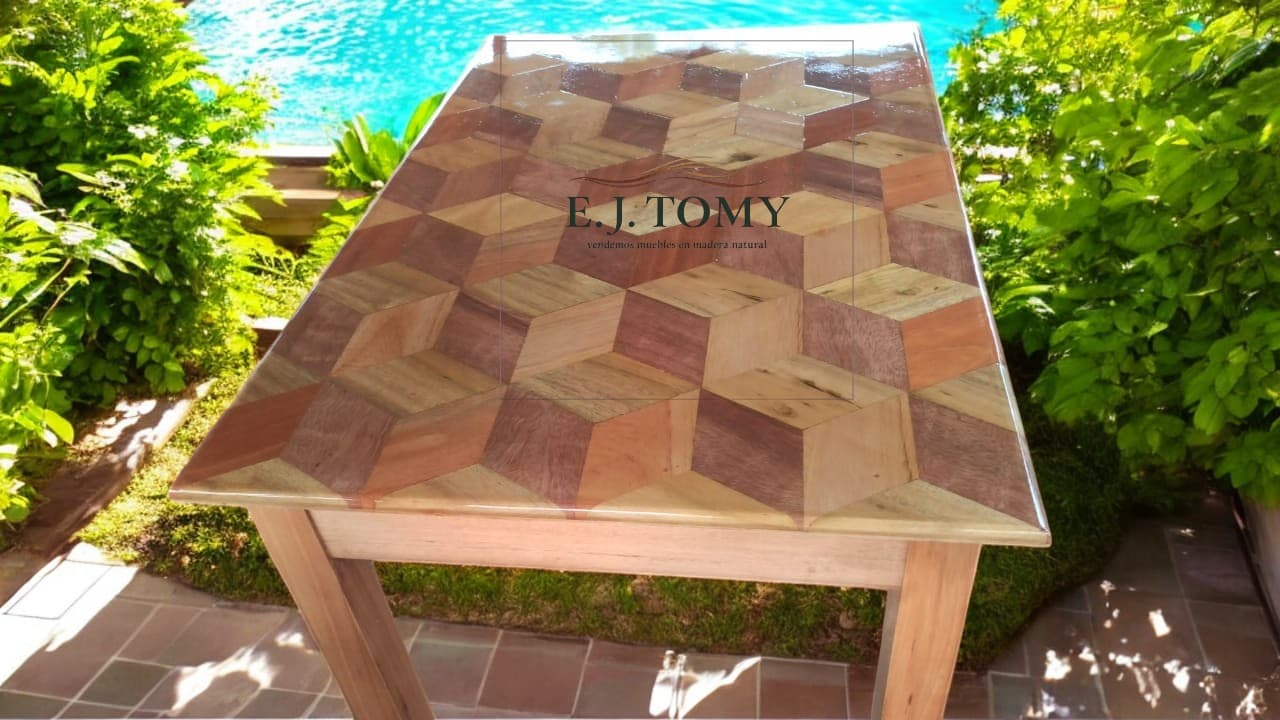 Mesa de Madera Tornillo con Diseño Geométrico