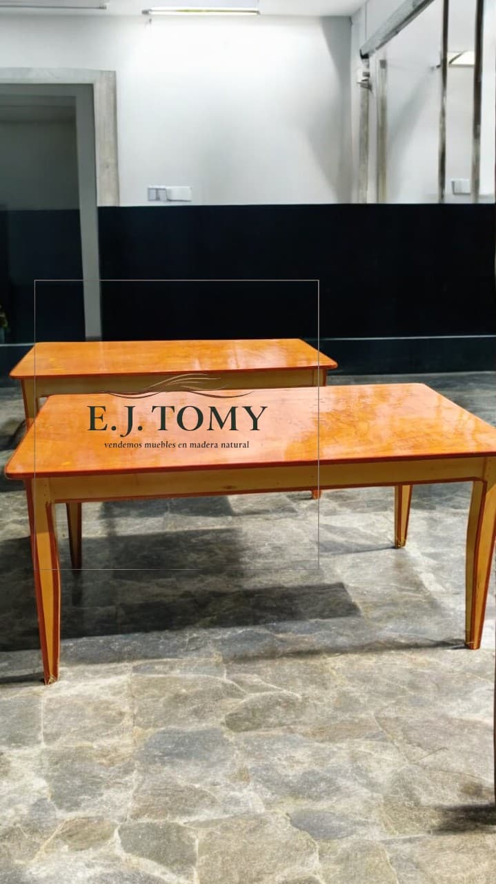 Mesa de Madera Tornillo con Diseño Clásico