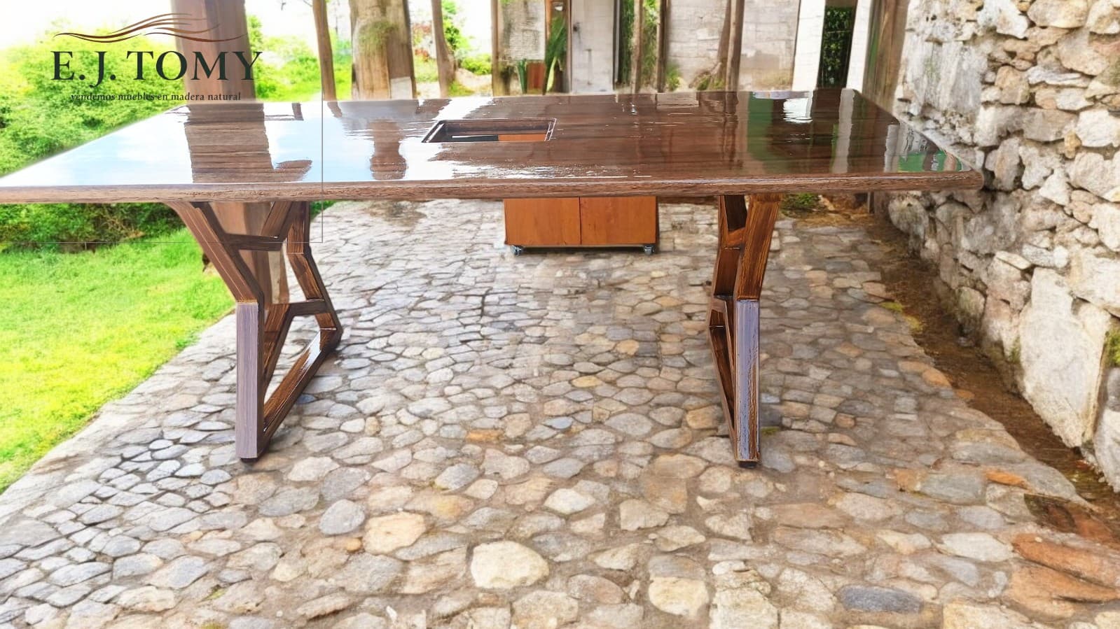 Mesa de Madera Tornillo con Diseño Moderno