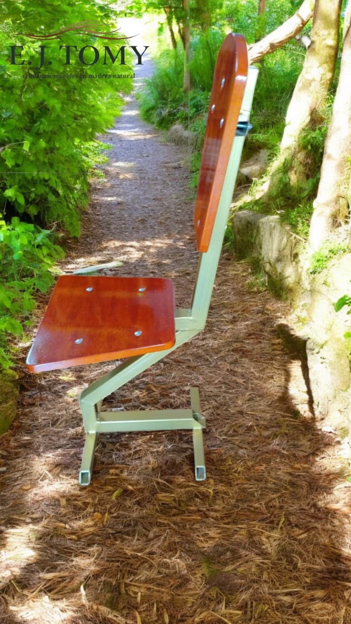 Silla Metálica con Asiento y Respaldo de Madera